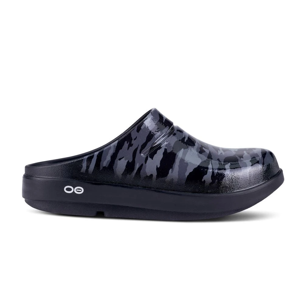 'OOFOS' Women's OOcloog Luxe Pixel Clog - Black / Camo 'OOFOS' Women's OOcloog Luxe Pixel Clog - Black / Camo -The Outdoor Clothing Shop