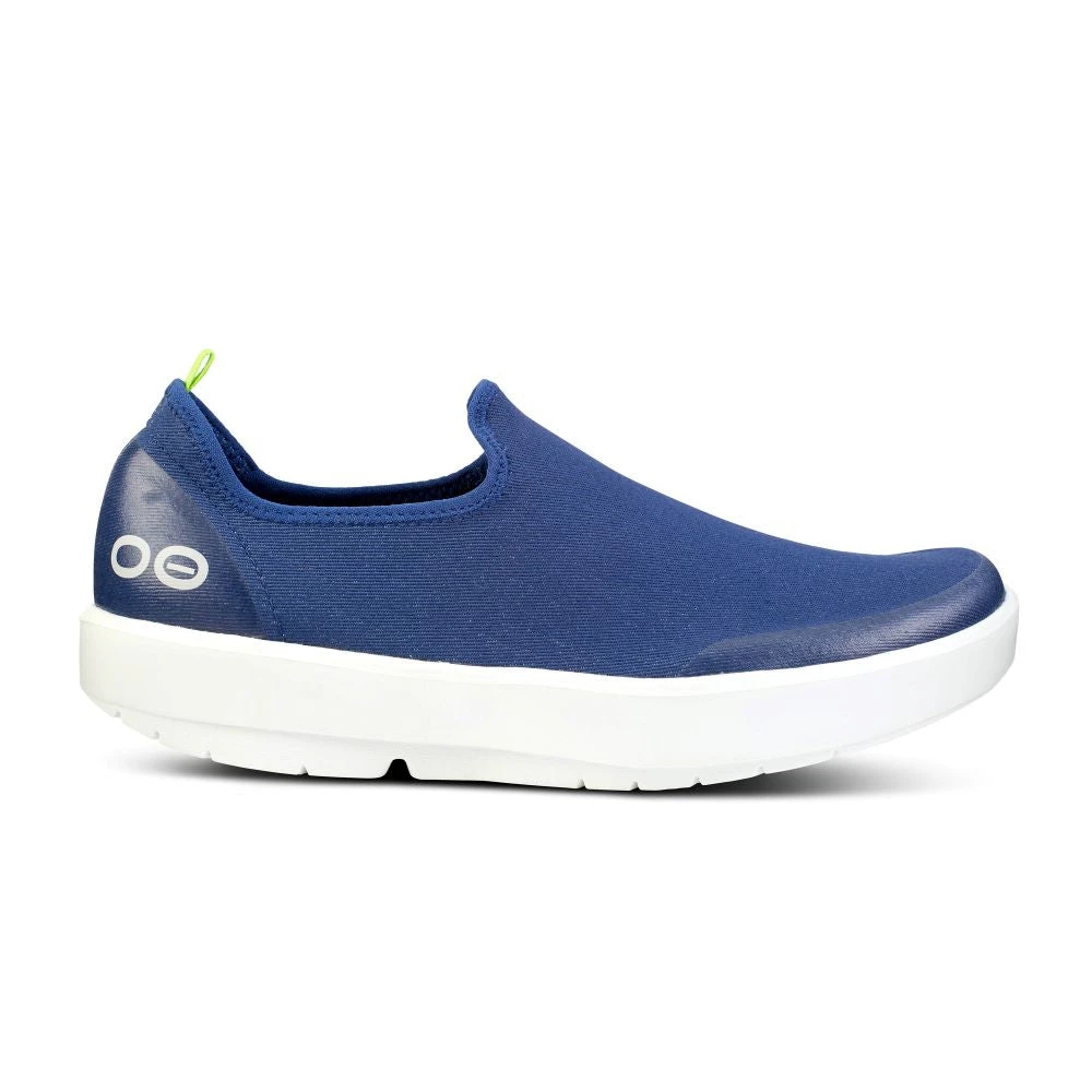 'OOFOS' Women's OOmg eeZee Low Shoe - White / Navy 'OOFOS' Women's OOmg EeZee Low Shoe - White / Navy -The Outdoor Clothing Shop