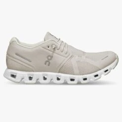 'On Running' Women's Cloud 5 - Pearl / White